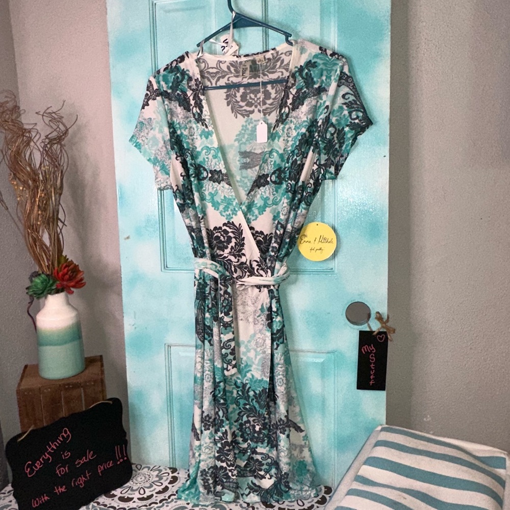 Dress - Picture 2 of 2